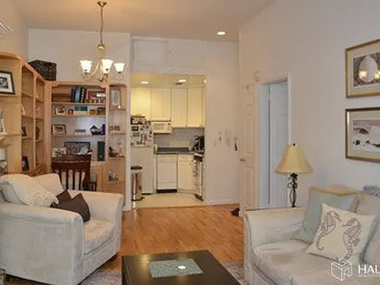 35 W 89th St #3A — Photo 1