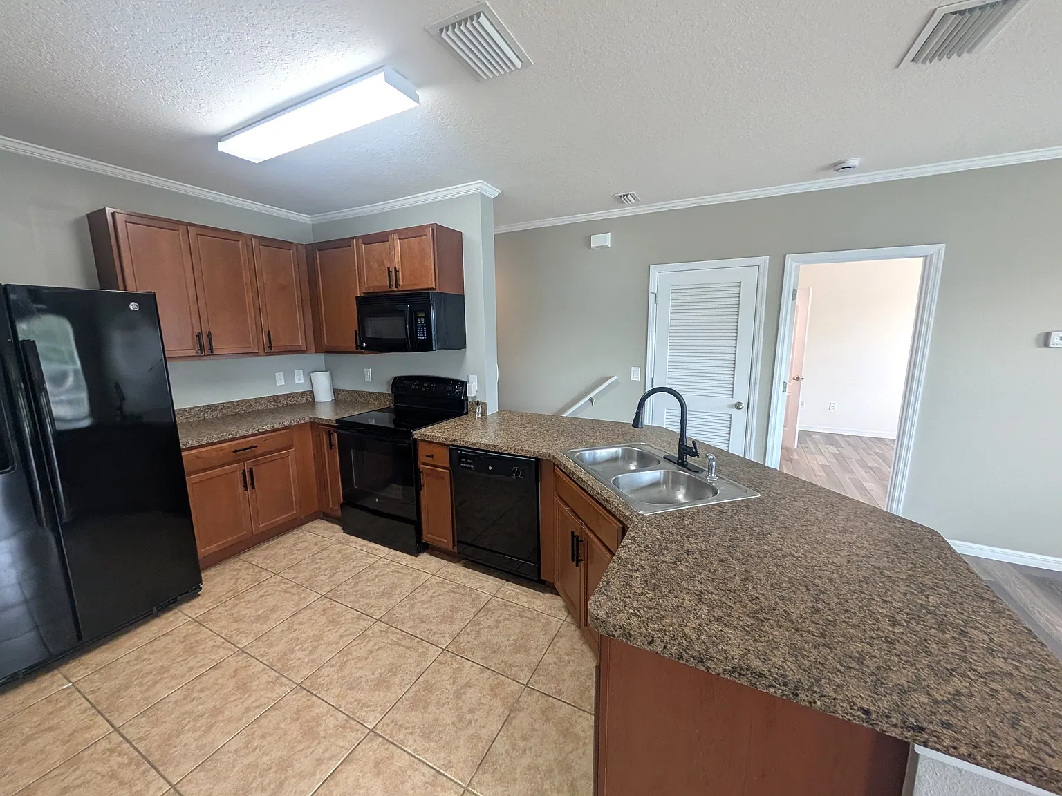 Bright & Inviting 2 Bed, 2 Bath Townhome | Garage, Pool & In-Unit Laundry in Walden Woods! — Photo 3