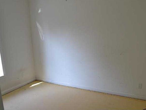 5th image of 2820 Deer Run Cres