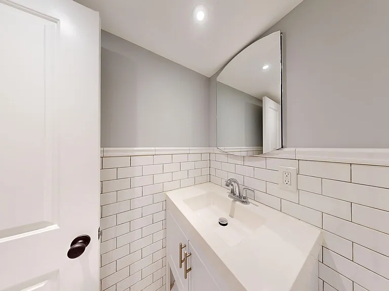 8 R St NW #6 — Photo 6