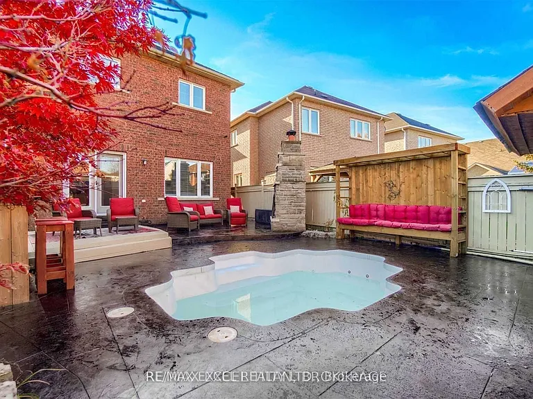 10 Pondmede Cres — Photo 23