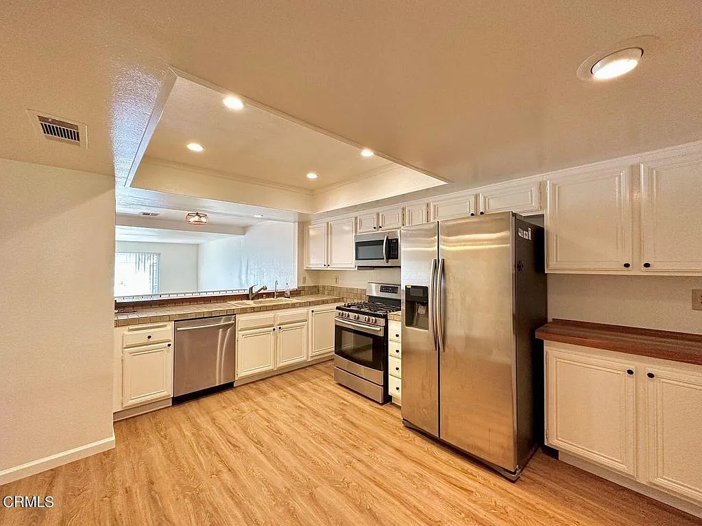 2 bed, 2.0 bath, 1240 sqft, $2,995 — Photo 4