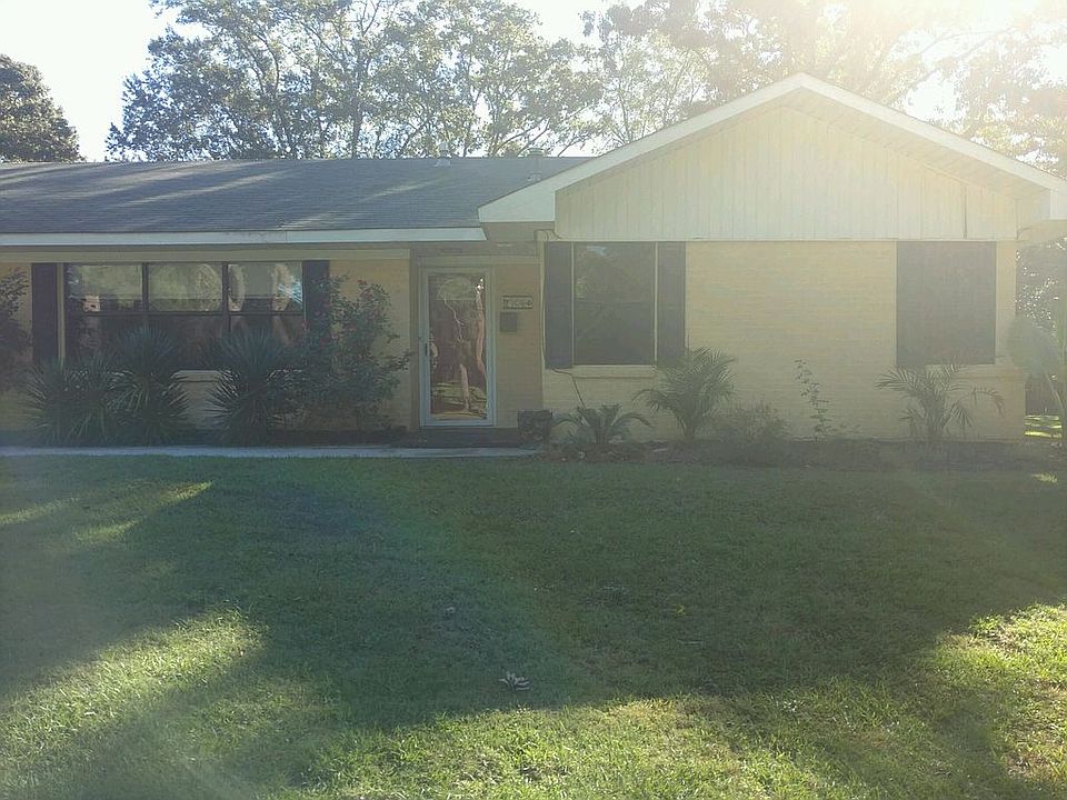 1st image of 906 Gladney St