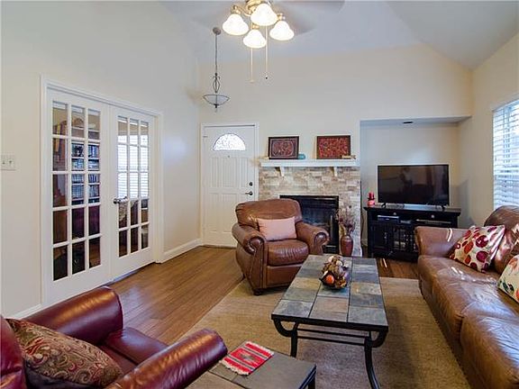 4th image of 2136 Arbor Creek Dr