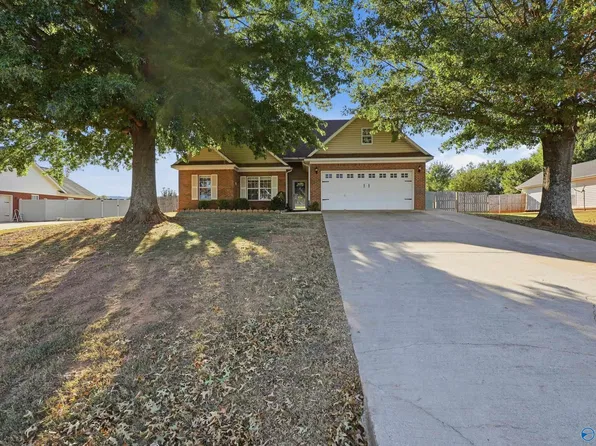 114 Delta Pine Dr, Huntsville, AL 35811