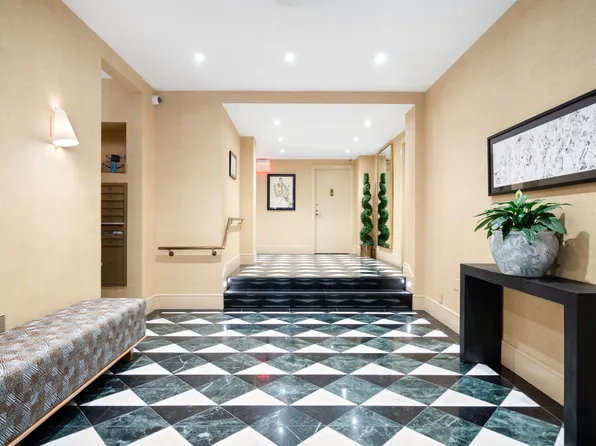 347 East 53rd Street image 11 of 15