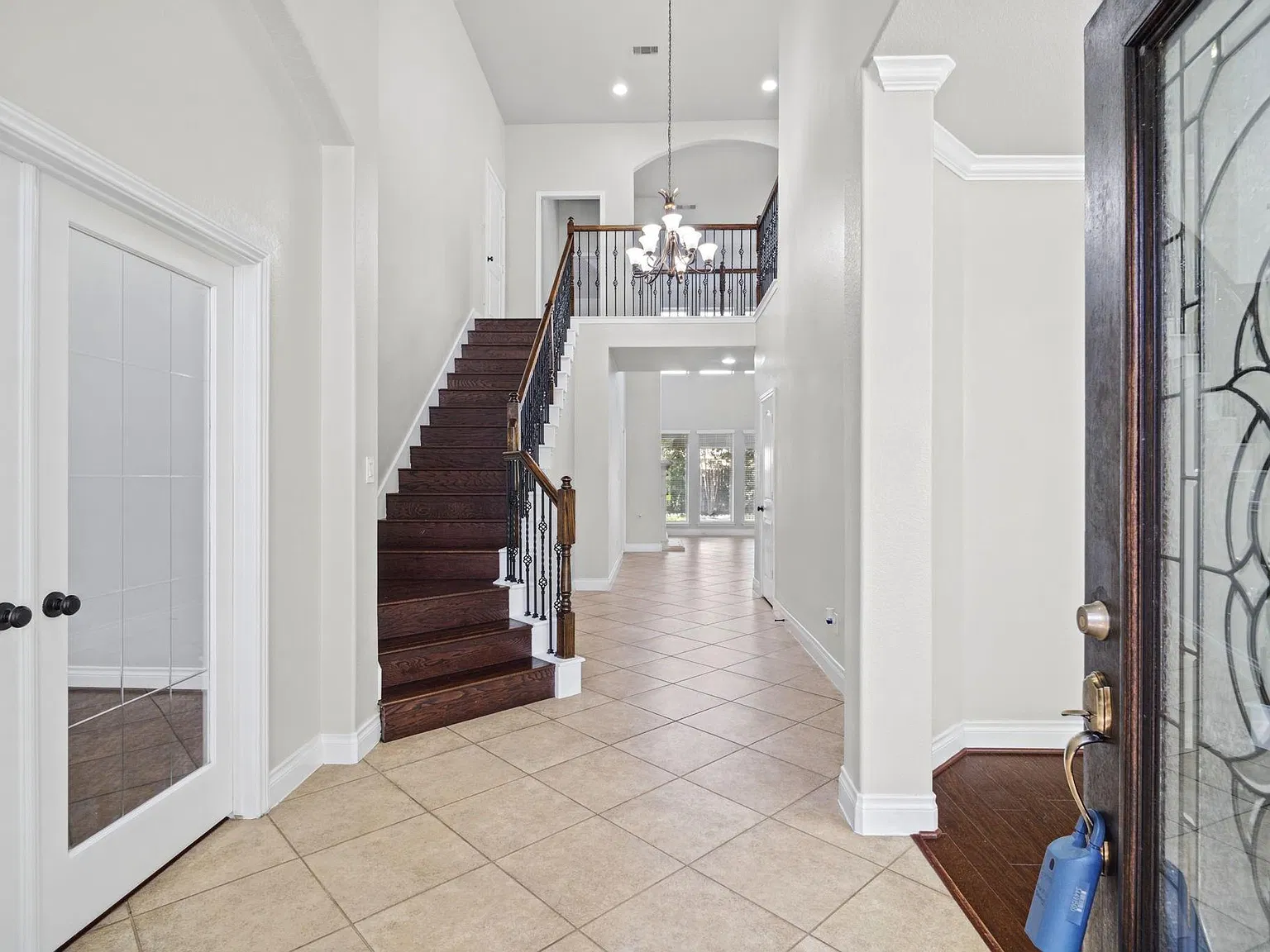 5 bed, 4.0 bath, 3541 sqft, $3,500 — Photo 2