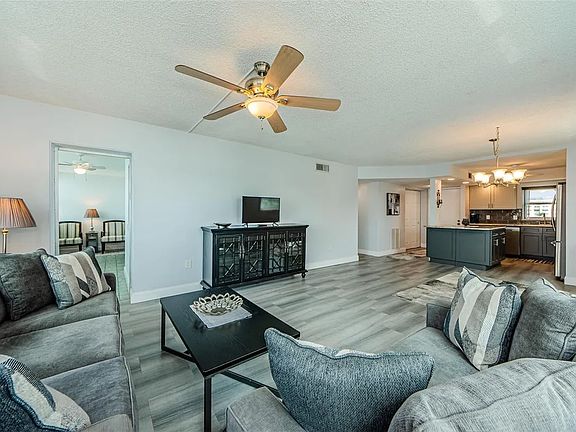 3rd image of 301 Cove Cir #4750