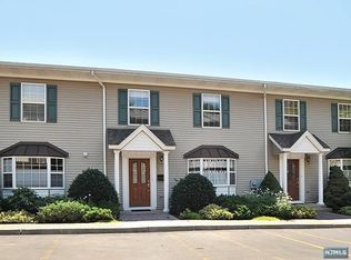 117 Panorama Dr, Edgewater, NJ 07020