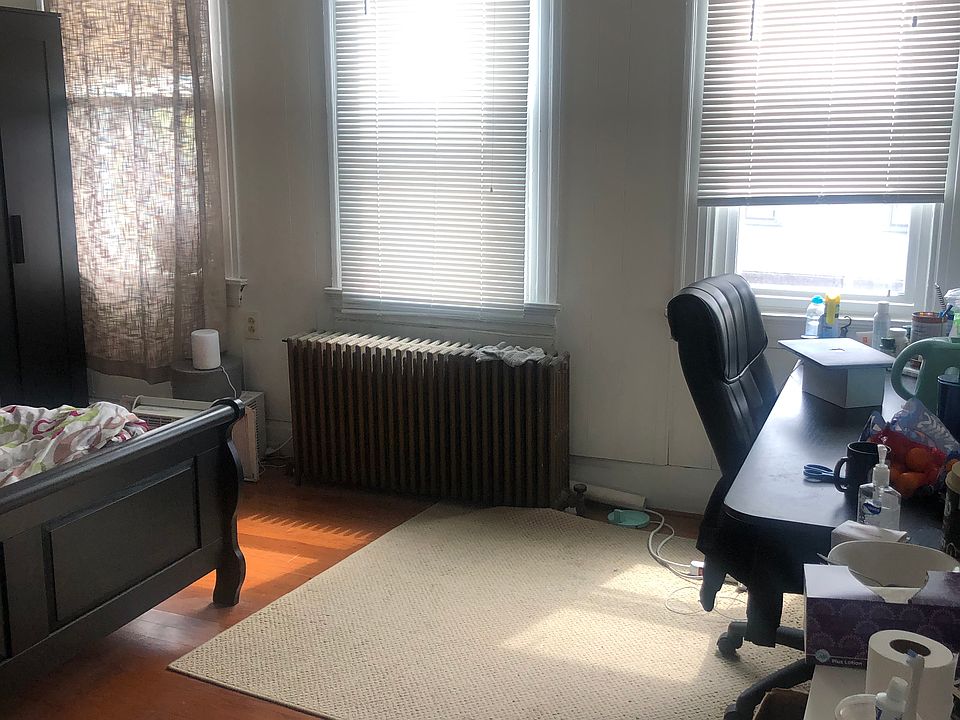 2nd image of 4923 Yew St #2