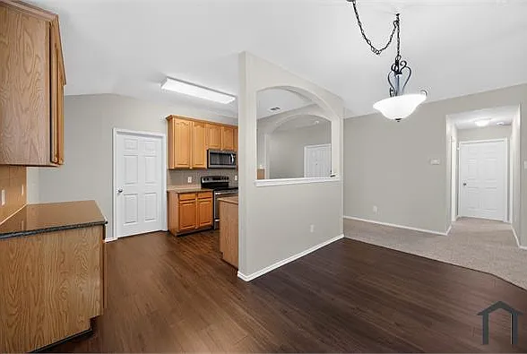 515 Harding Ln — Photo 12