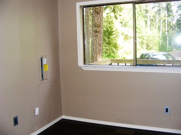 5th image of 18002 Clear Lake Blvd SE