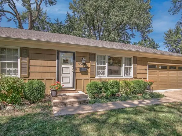 10410 Maple Dr, Overland Park, KS 66207