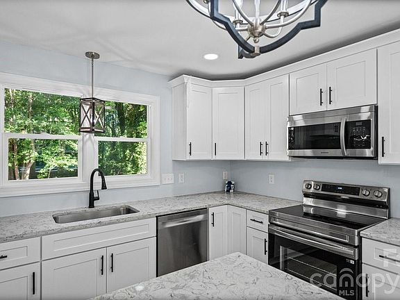 5th image of 520 Summerow Rd