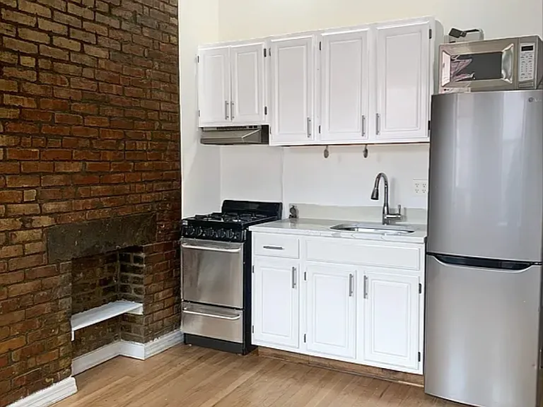 531 E 11th St #4E — Photo 3
