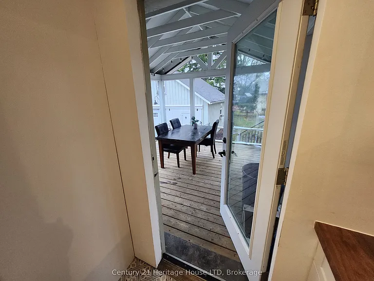 8269 Willoughby Dr — Photo 15