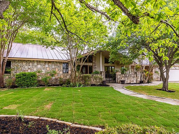 2nd image of 207 SPRING MILL DR
