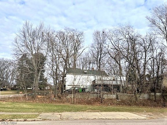 3rd image of 303 W State St