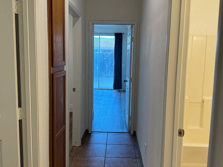 2222 W Vine Ave — Photo 15