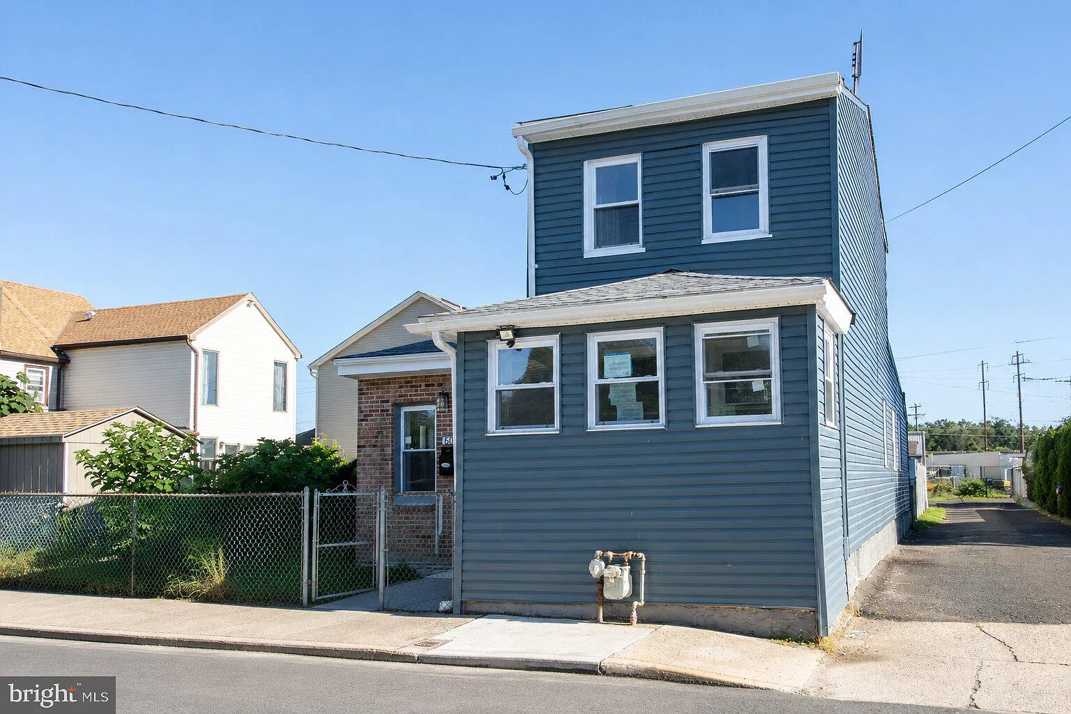 3 bed, 1329 sqft, $2,300 — Photo 1