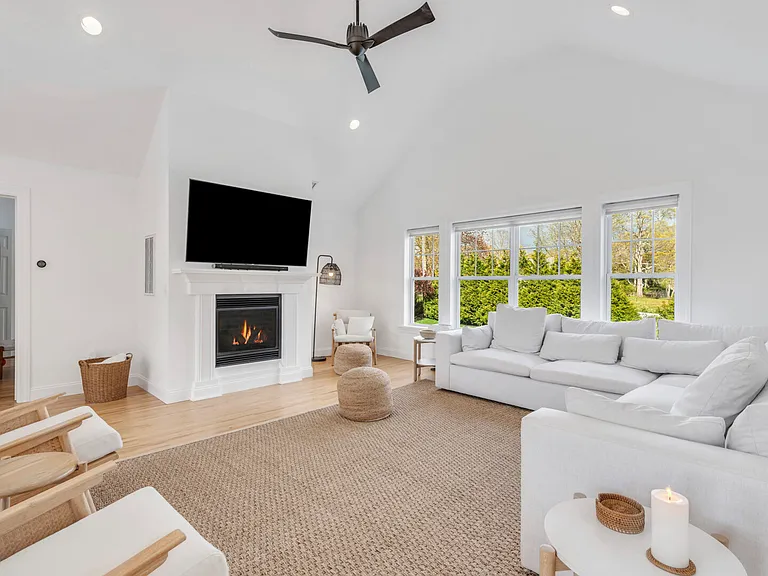 56 Sandy Hollow Rd — Photo 23
