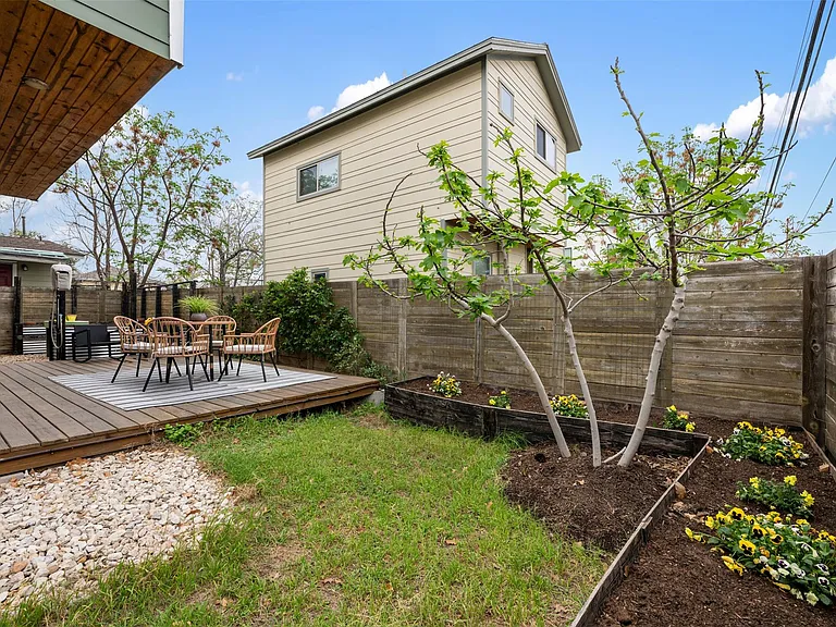 1310 Cedar Ave — Photo 30