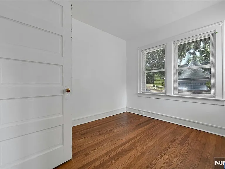 304 Midland Ave #1 — Photo 21