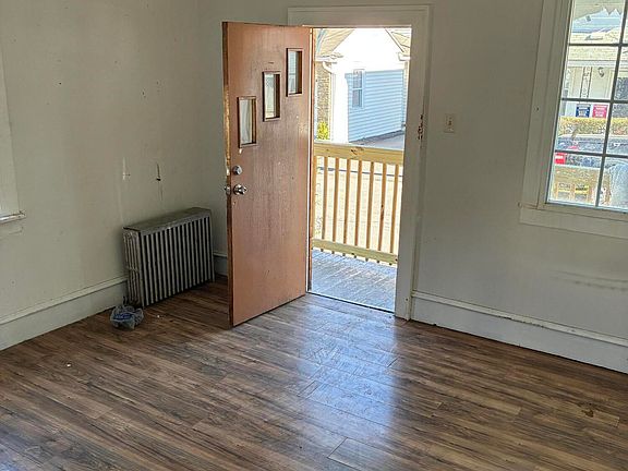 3rd image of 626 Swallow St