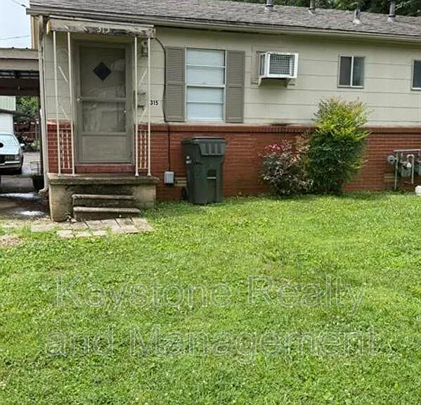 315 Crestview Dr — Photo 1