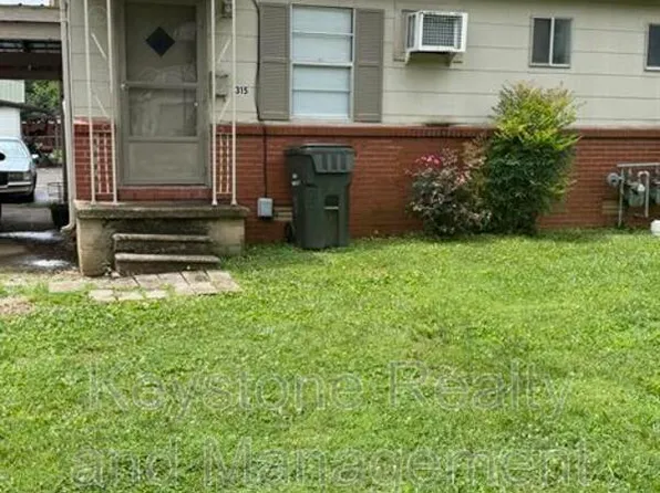 315 Crestview Dr, Hopkinsville, KY 42240