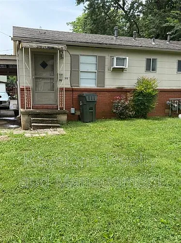 315 Crestview Dr Photo 1