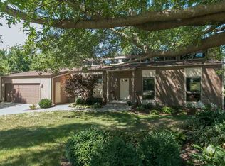 321 Macbride Rd, Iowa City, IA 52246