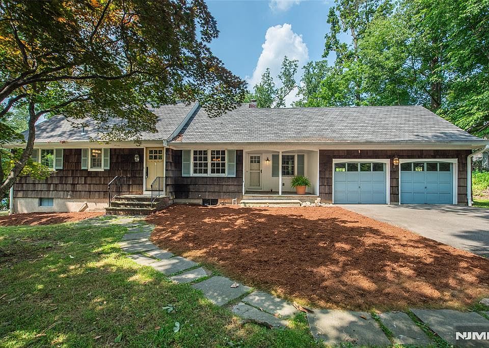 1st image of 8 Haring Drive