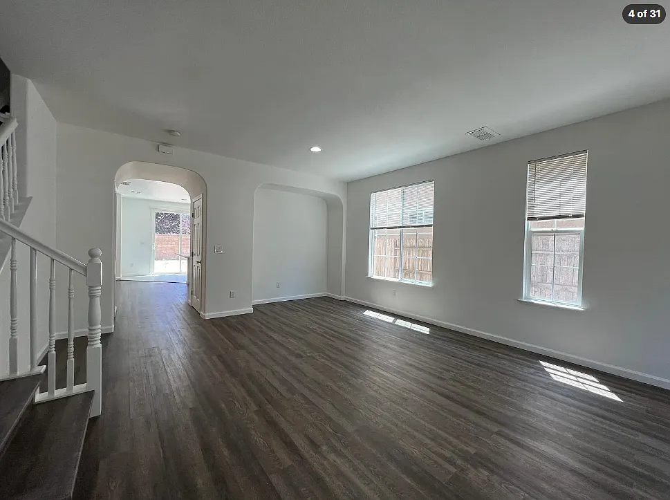 5 bed, 2289 sqft, $2,900 — Photo 3