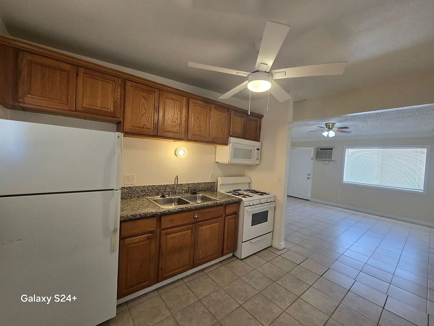 Ocotillo Ave Apt 5826-5828 — Photo 4