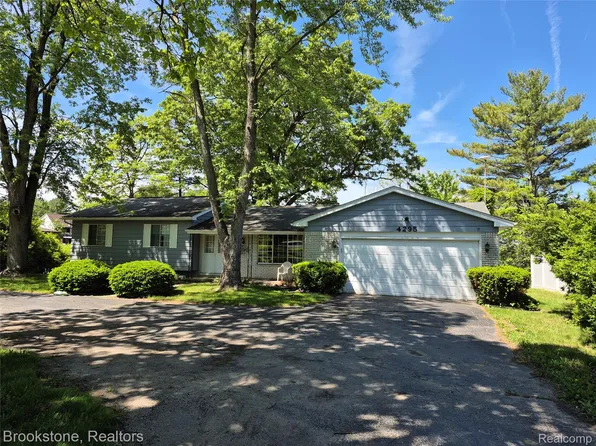 4295 Sashabaw Rd, Waterford, MI 48329