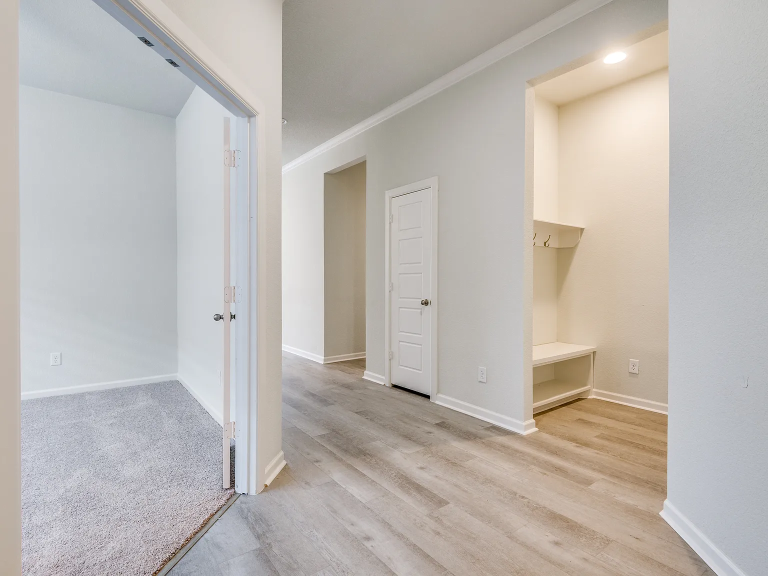 4 bed, 2709 sqft, $4,400 — Photo 3