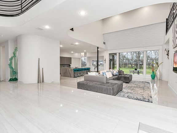 5th image of 19 Westpoint Dr