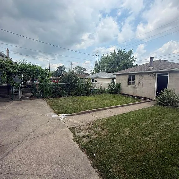 1058 Moy Ave — Photo 24