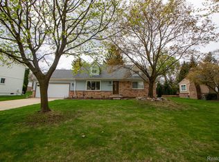 40317 Ladene Ln, Novi, MI 48375