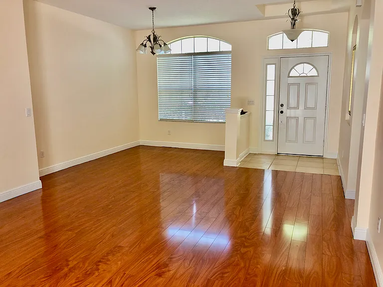 387 Brentwood Club Cv — Photo 2
