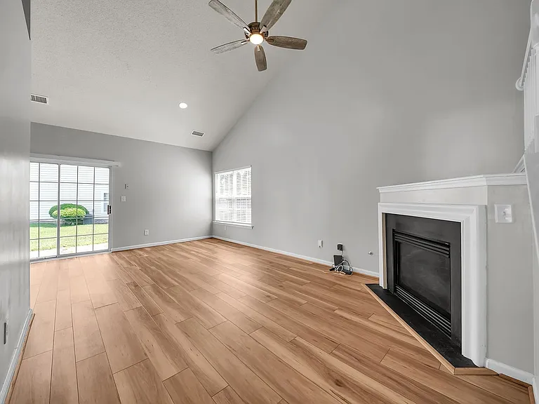 408 Holmes Blvd — Photo 10