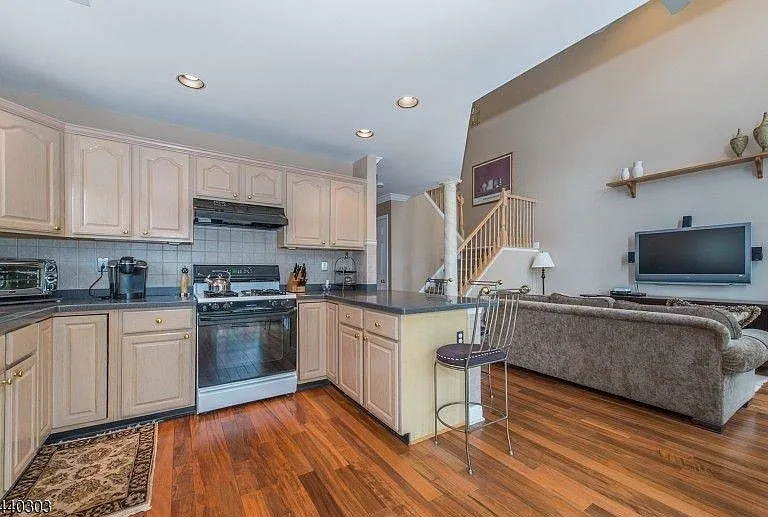 84 Constitution Way — Photo 9