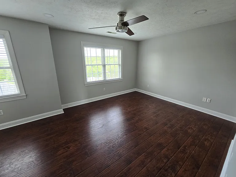 757 Wyndhurst Dr — Photo 8