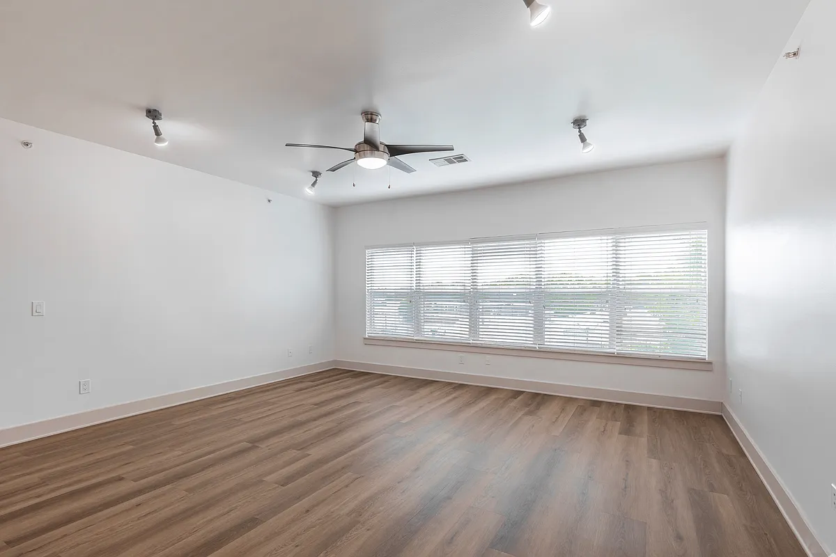 Building Photo - 5225 Maple