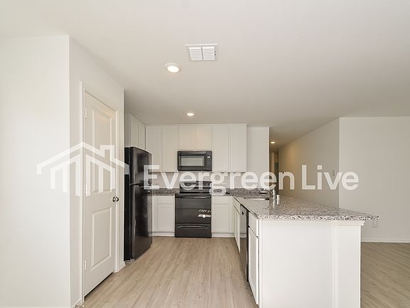 3rd image of 139 Harvest St