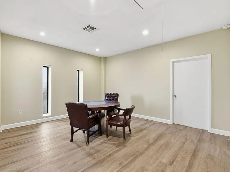 3911 Fulton St — Photo 29