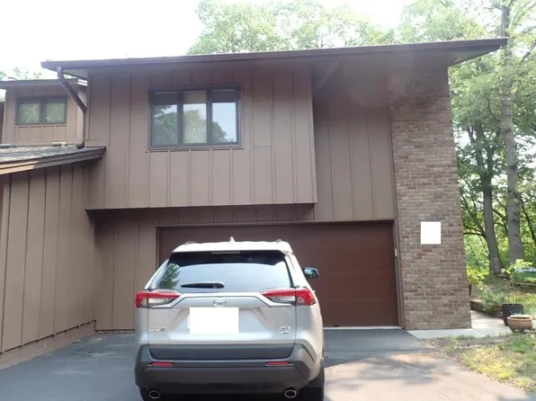 2682 Sumac Rdg, White Bear Lake, MN 55110