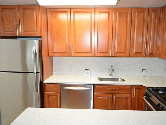 5th image of 188 E 70th St APT 8D