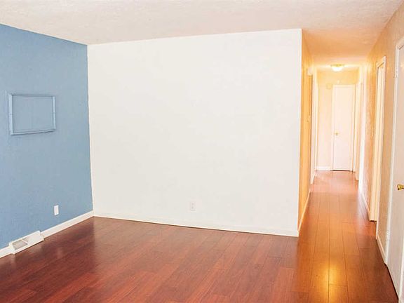 3rd image of 2930 La Salle Ave